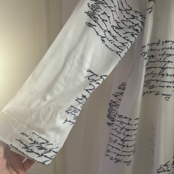 Two Polyester tops - Picture 11 of 11